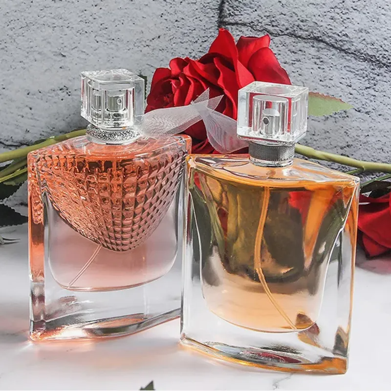 Natural vs Synthetic Fragrance Oils in OEM Perfume Manufacturing